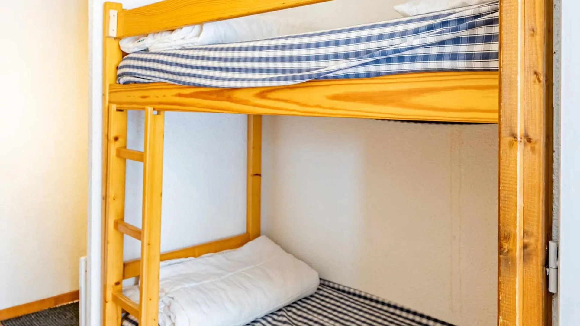 Studio Chaleureux 4 Pers Avec Balcon, Cuisine Equipee Et Tv - Saint-Francois-Longchamp - Fr-1-807-50 شقة